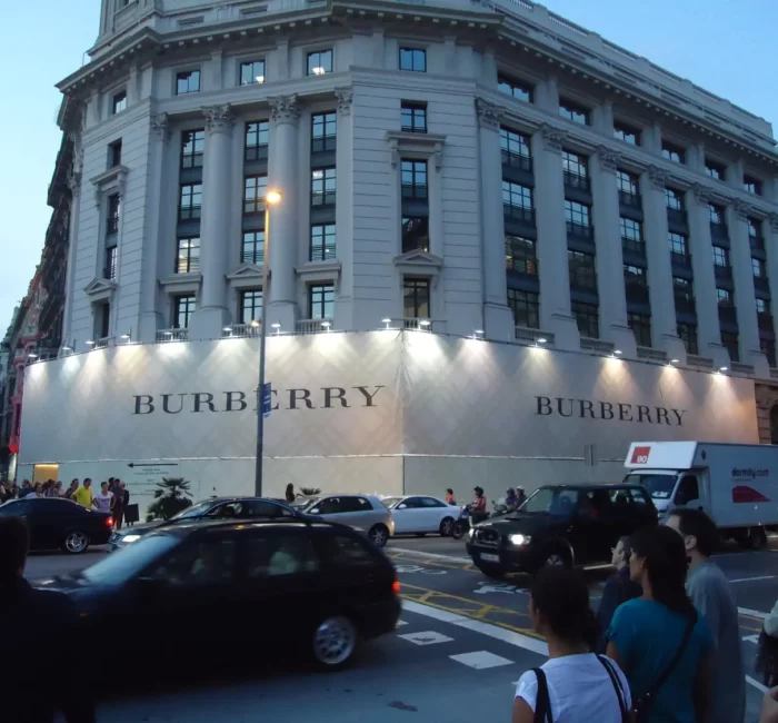 rotulacion.lonas.gran.formato.burberry (6)